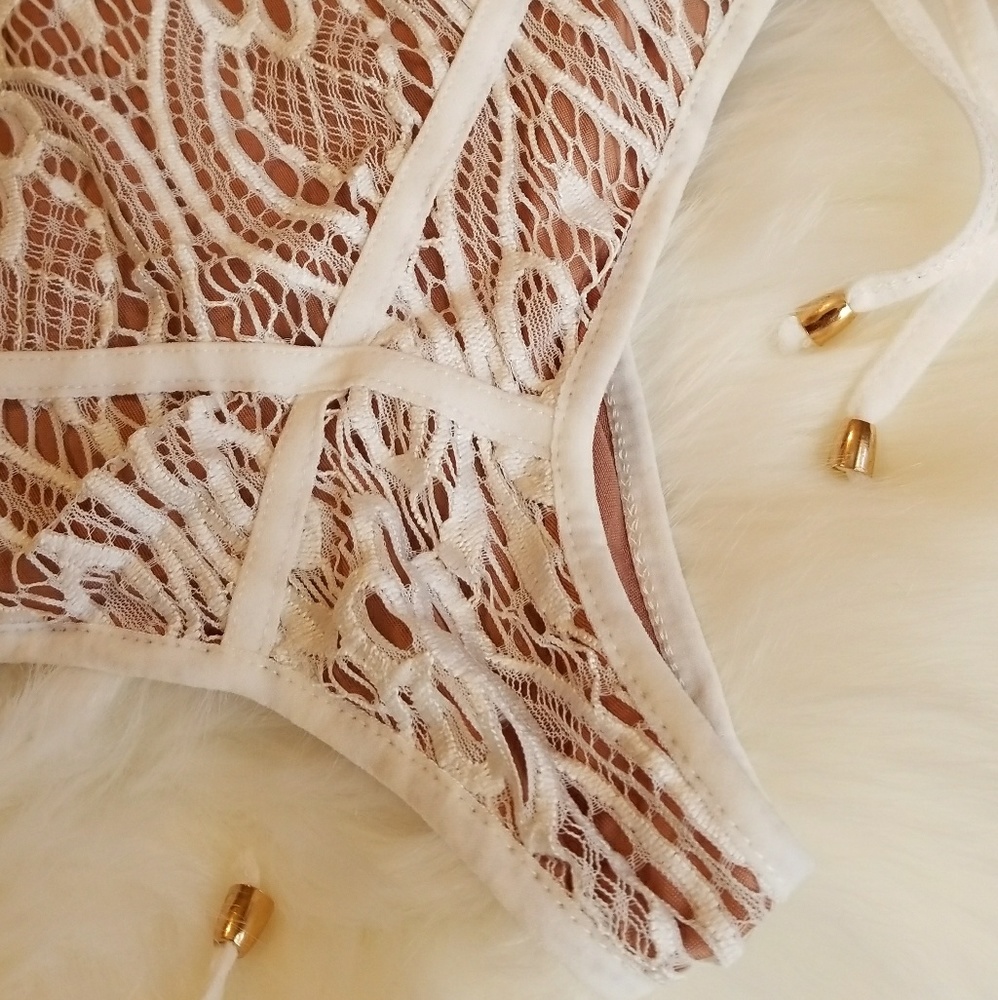 Last L• Sexy Lace Up Bodysuit | White - Picture 6 of 6